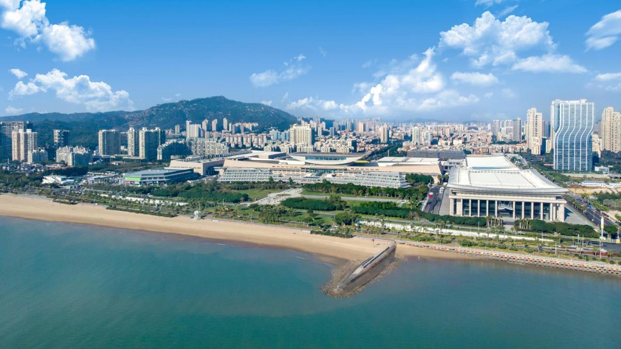 Xiamen International Seaside Hotel -Hotel Corridor Leads To The Stone Exhibition Hall Kültér fotó