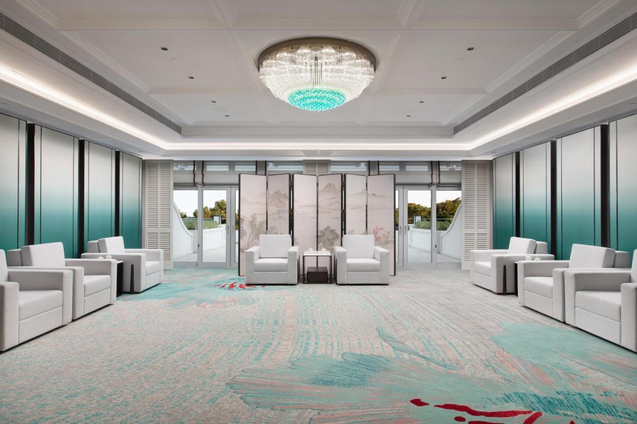 Xiamen International Seaside Hotel -Hotel Corridor Leads To The Stone Exhibition Hall Kültér fotó