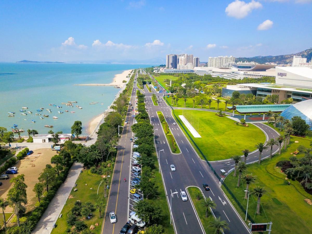 Xiamen International Seaside Hotel -Hotel Corridor Leads To The Stone Exhibition Hall Kültér fotó