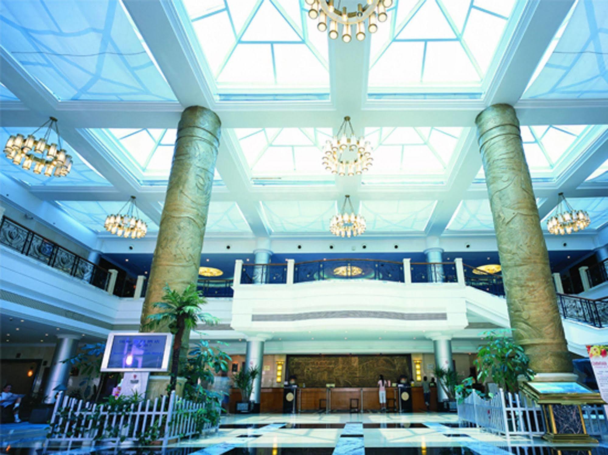 Xiamen International Seaside Hotel -Hotel Corridor Leads To The Stone Exhibition Hall Kültér fotó